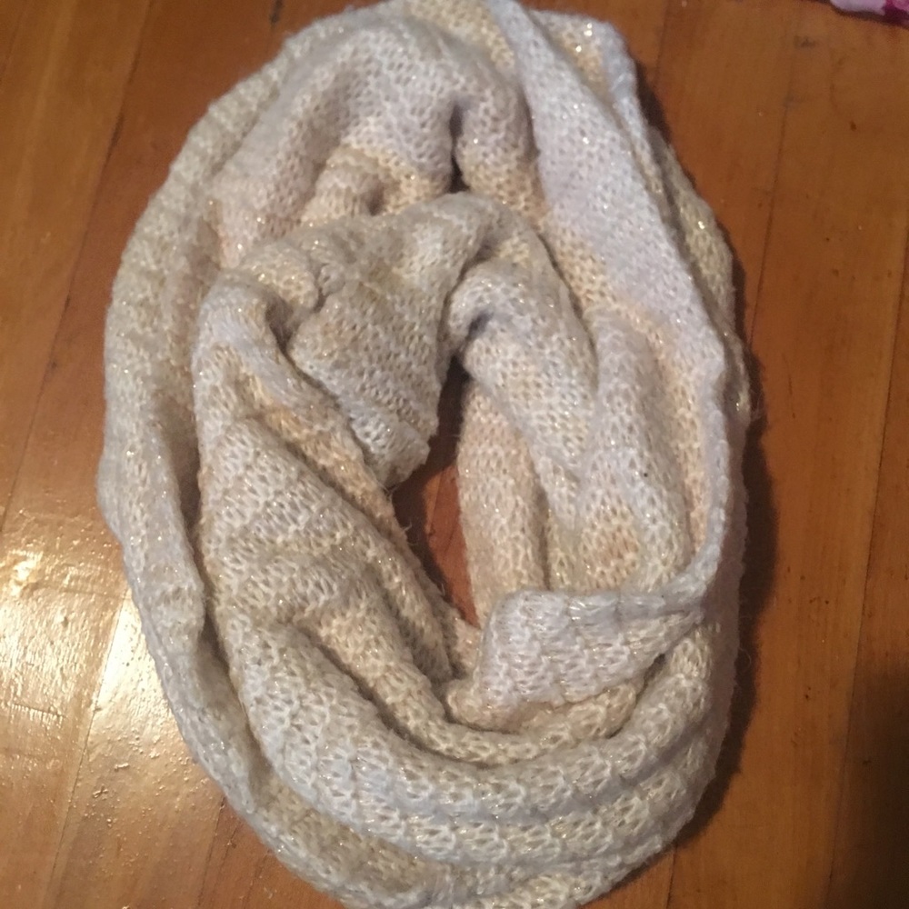 Light cream Steve Madden scarf